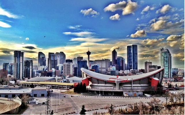 My current wallpaper: A picture I took of my city, Calgary. : r/wallpaper